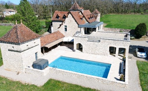 Estate in Villeneuve, Occitania, France 1