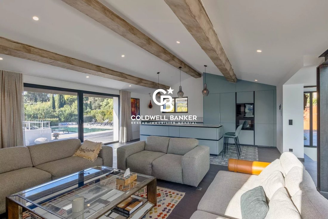 Villa in La Croix-Valmer, Provence-Alpes-Côte d'Azur, France 2 - 16991059