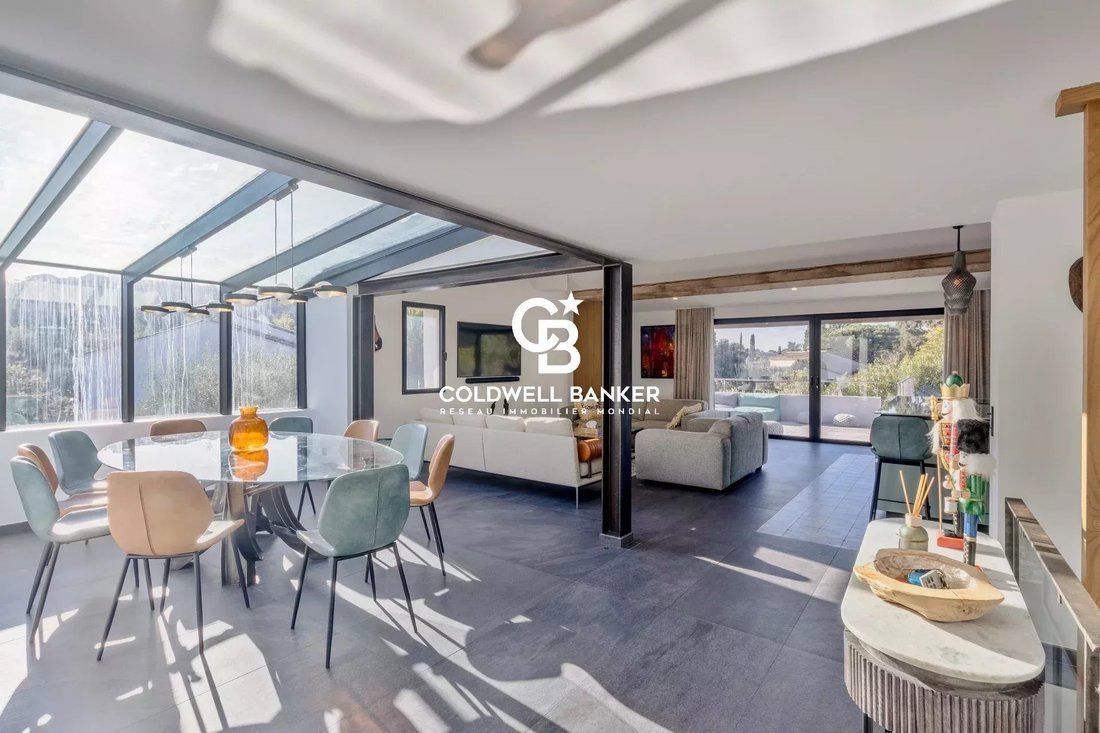 Villa in La Croix-Valmer, Provence-Alpes-Côte d'Azur, France 4 - 16991059