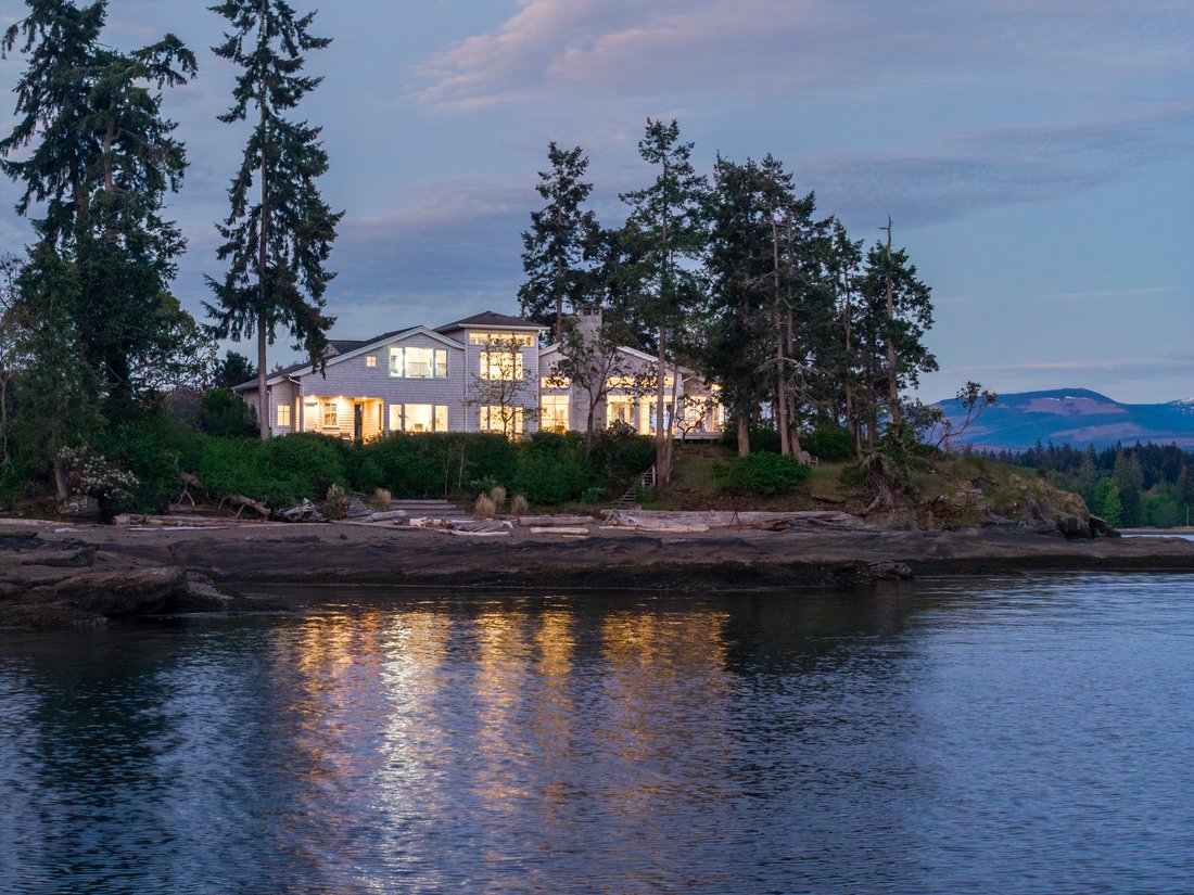 House in Nanaimo, British Columbia, Canada 2 - 16991806
