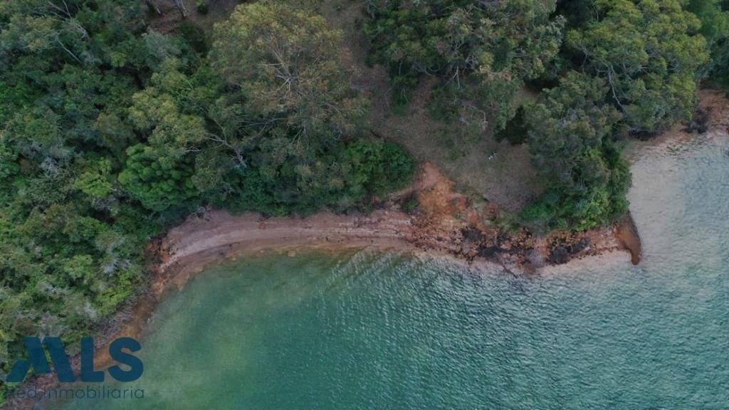 Land in Guatapé, Antioquia, Colombia 3 - 17002018