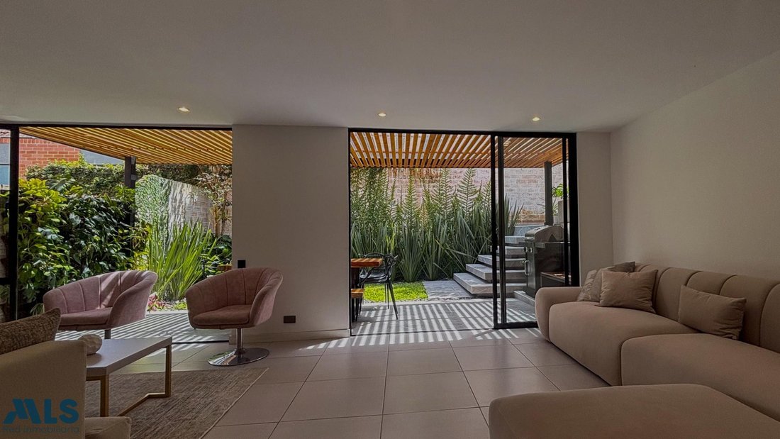 House in Medellín, Antioquia, Colombia 1 - 17001978