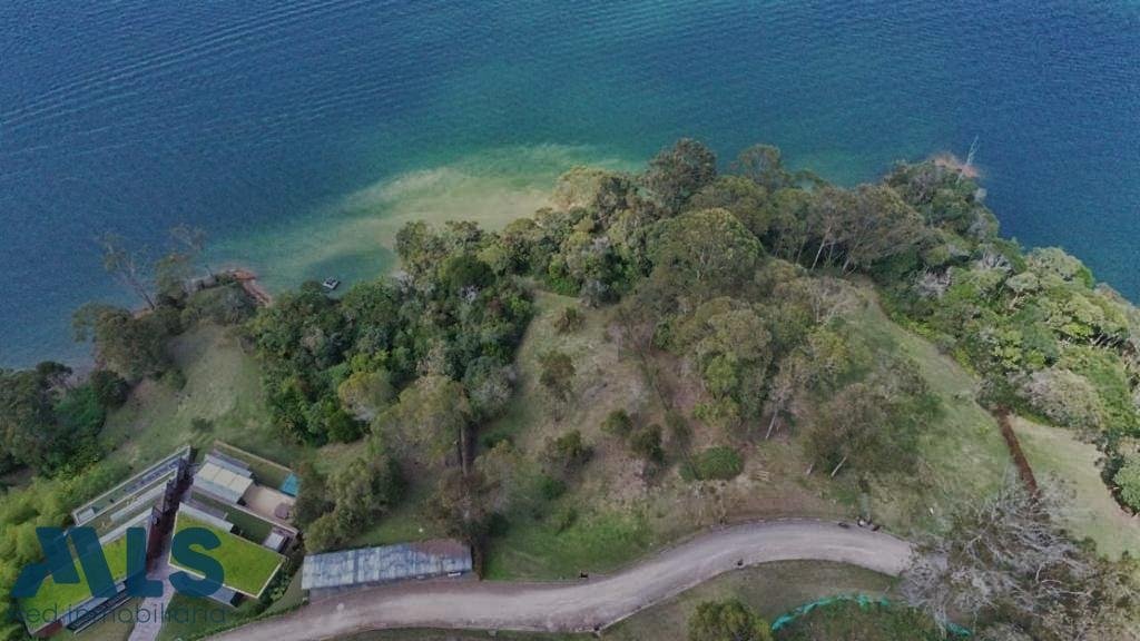 Land in Guatapé, Antioquia, Colombia 1 - 17002018