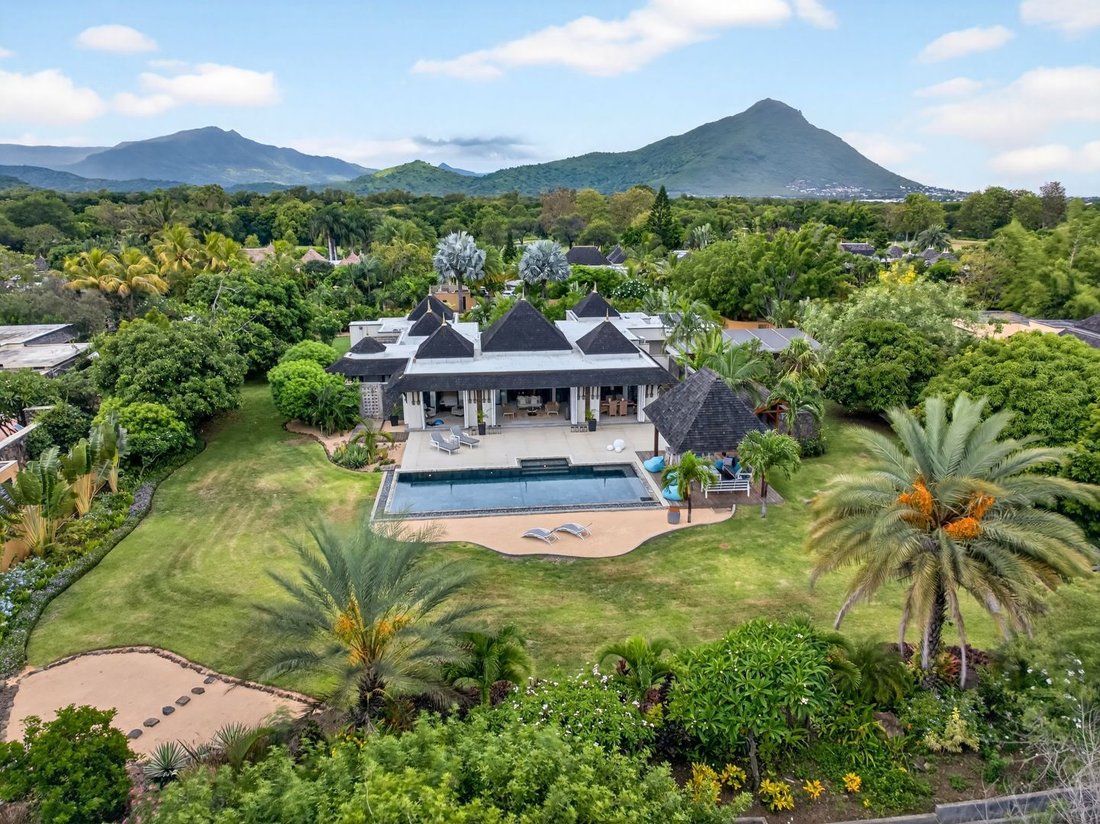 Villa in Tamarin, Rivière Noire District, Mauritius 1 - 16858927