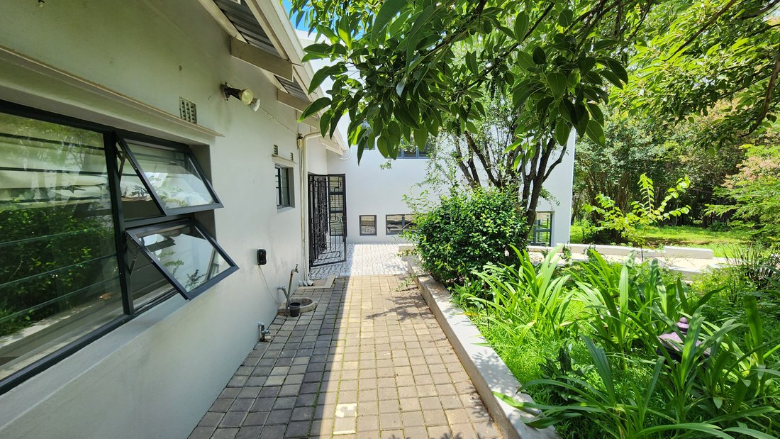 Estate in Farmall, Gauteng, South Africa 4 - 17002323