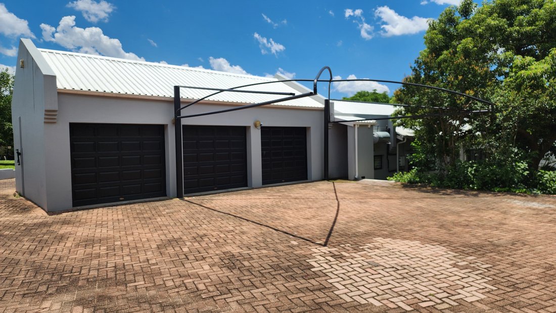 Estate in Farmall, Gauteng, South Africa 3 - 17002323