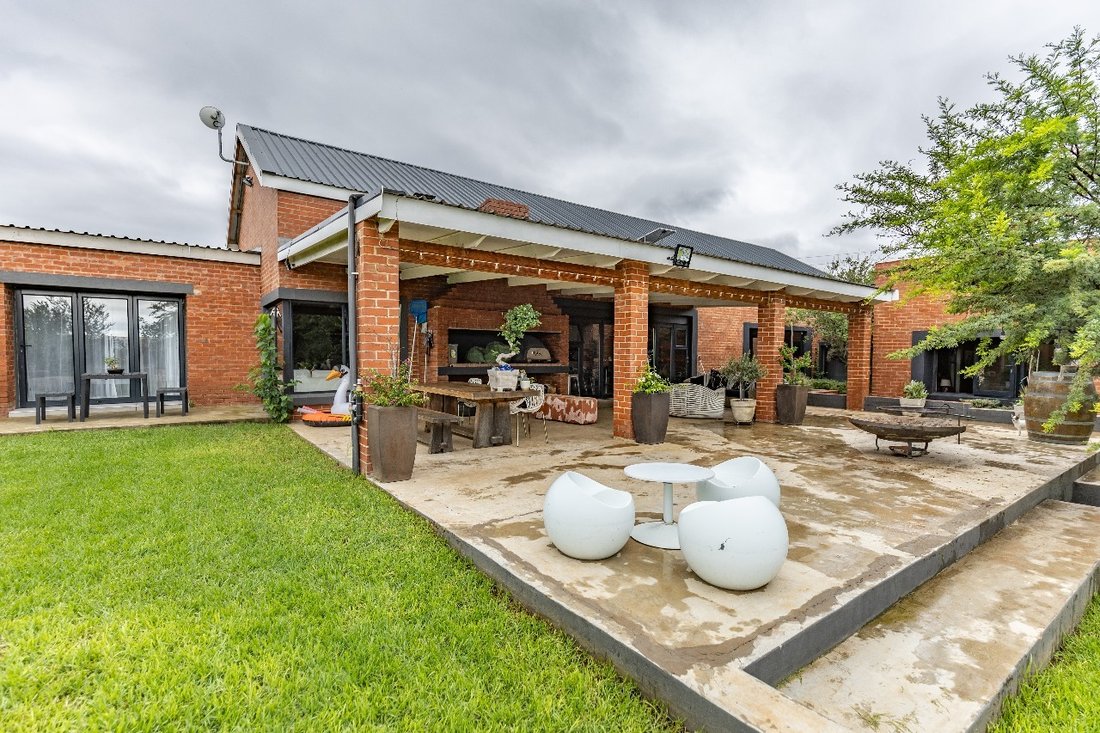 House in Shere, Gauteng, South Africa 1 - 17002331