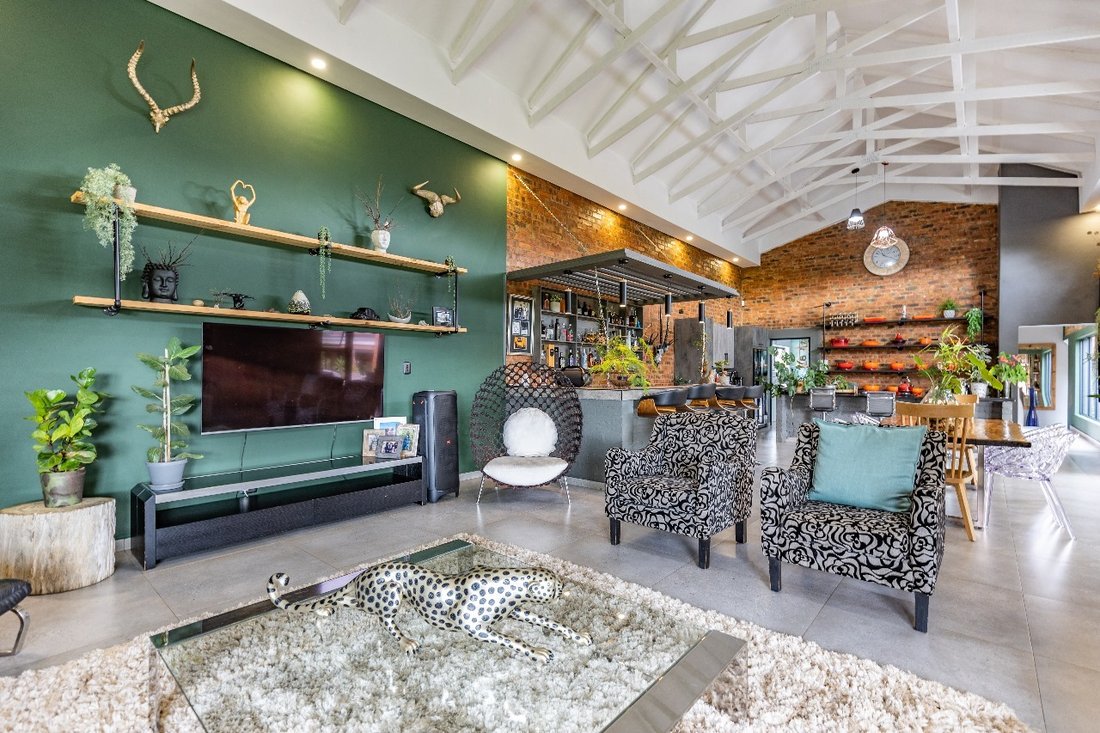 House in Shere, Gauteng, South Africa 5 - 17002331
