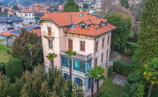 Villa in Gavirate, Lombardy, Italy 1