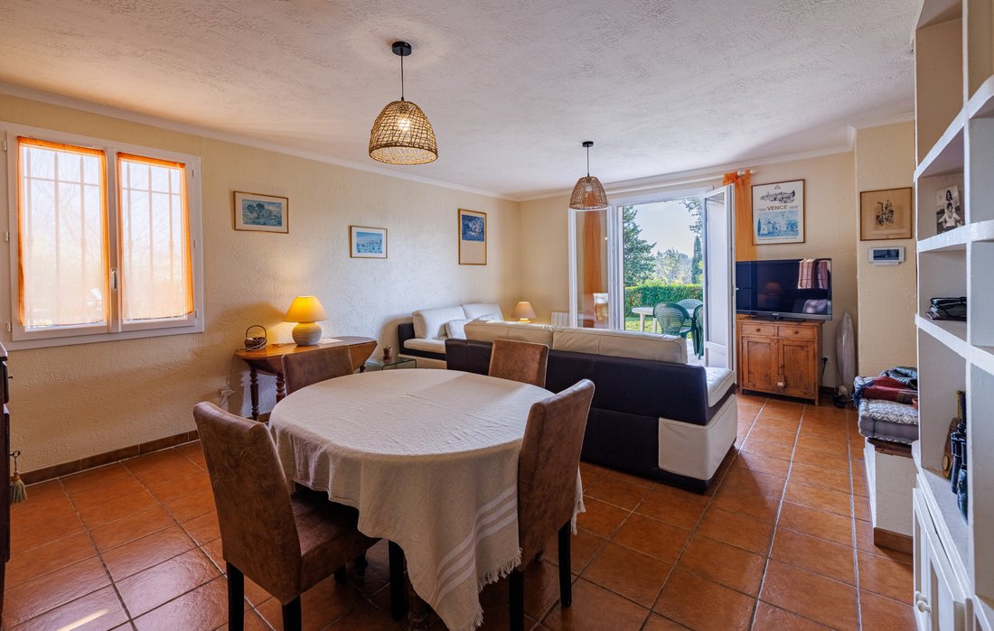 Villa in Tourrettes-sur-Loup, Provence-Alpes-Côte d'Azur, France 4 - 17003442
