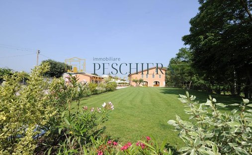 Farm Ranch in Valeggio sul Mincio, Veneto, Italy 1
