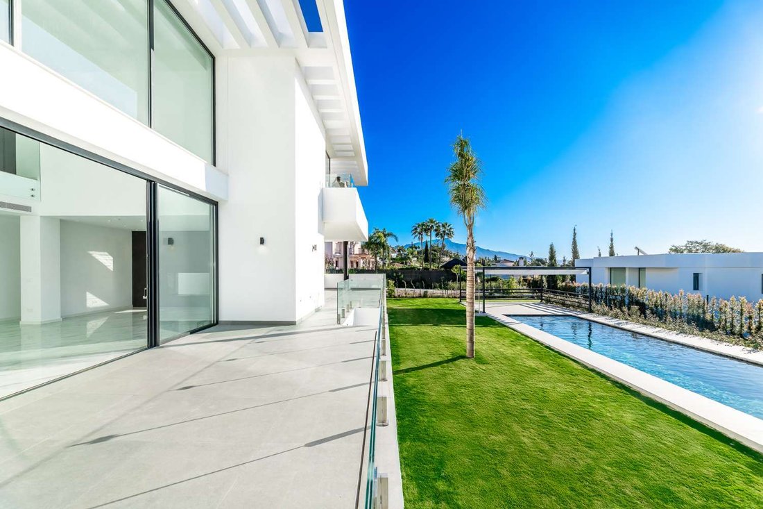 Villa in El Paraíso, Benahavis, Spain 1 - 17006069