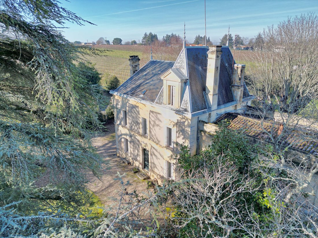 Villa in Pujols, Nouvelle-Aquitaine, France 1 - 17003429
