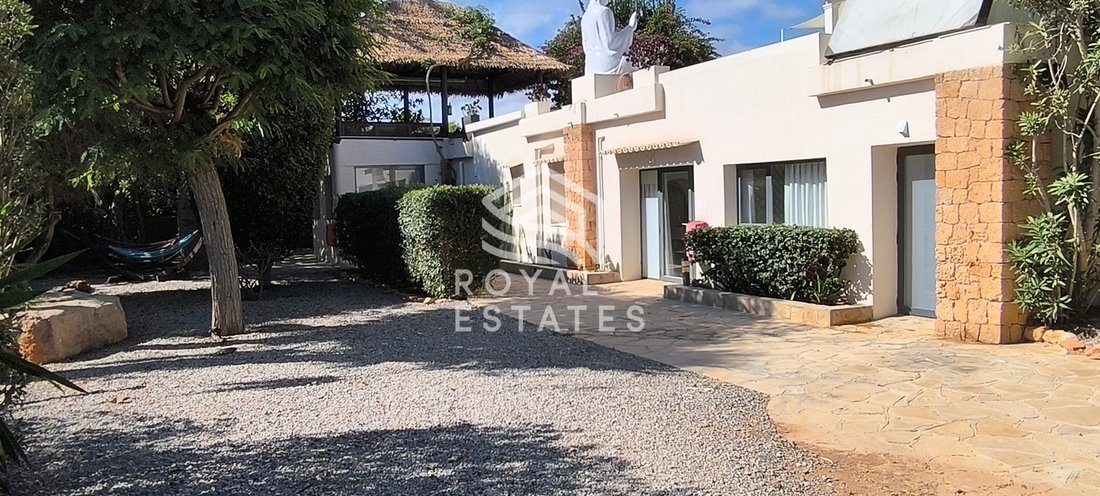Villa in Cap Martinet, Santa Eularia des Riu, Balearic Islands 1 - 15370693
