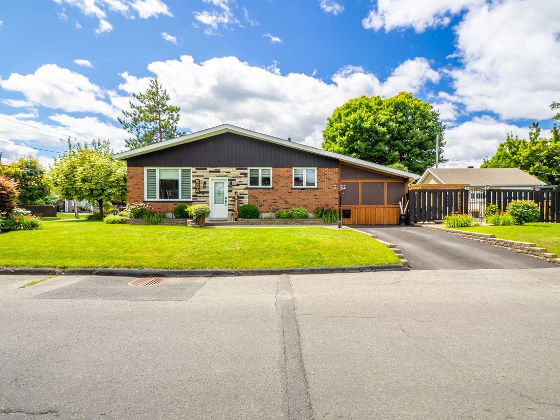 House in Salaberry-de-Valleyfield, Quebec, Canada 1 - 17003126