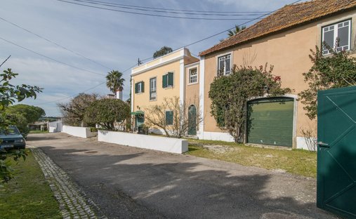 Farm Ranch in Ramada e Canecas, Lisbon, Portugal 1