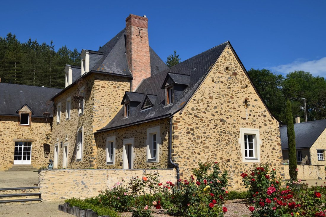 Estate in Thorigne-d'Anjou, Pays de la Loire, France 2 - 17003102