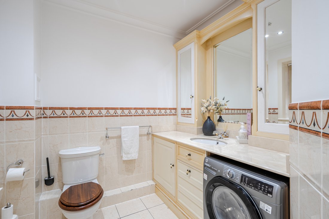Apartment in Kingswood, Reigate and Banstead, England 5 - 17005004