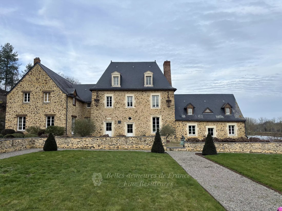 Estate in Thorigne-d'Anjou, Pays de la Loire, France 1 - 17003102
