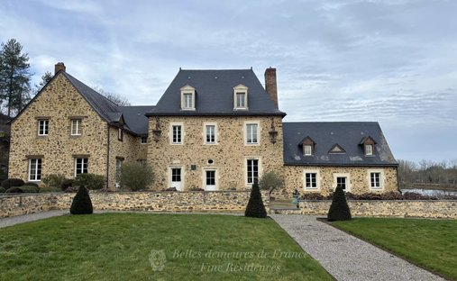 Estate in Thorigne-d'Anjou, Pays de la Loire, France 1