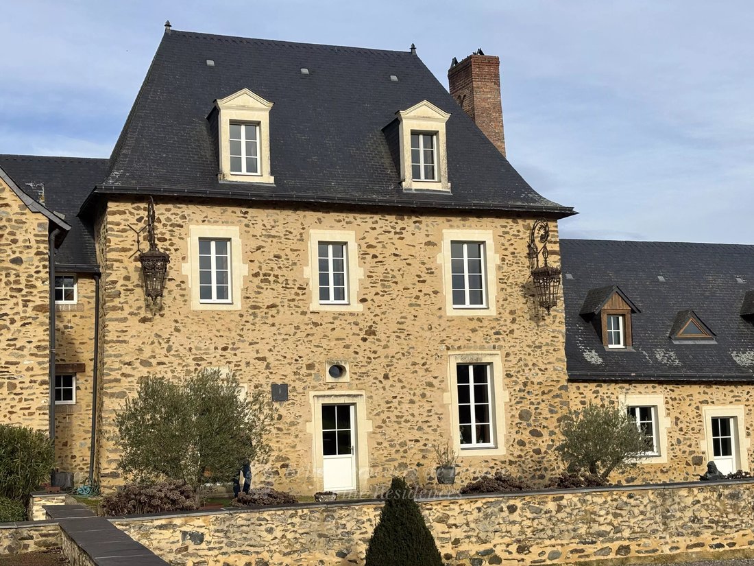Estate in Thorigne-d'Anjou, Pays de la Loire, France 5 - 17003102