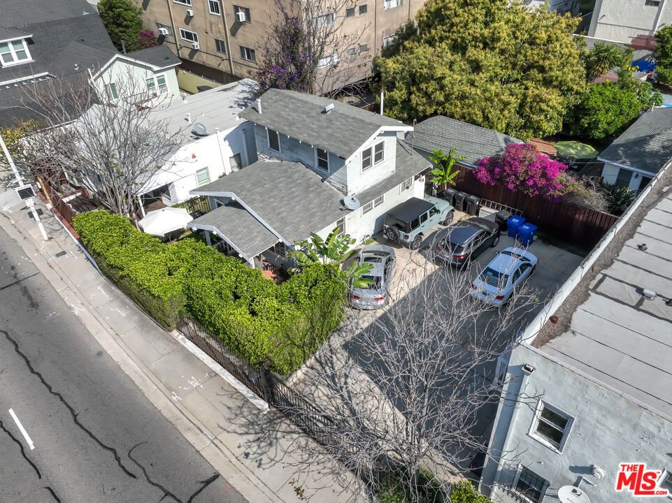 Los Angeles, California, United States 3 - 17004486