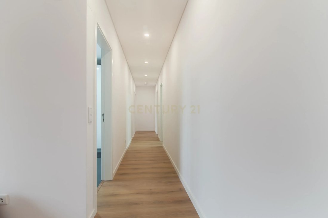 Apartment in Odivelas, Lisbon, Portugal 5 - 14135903