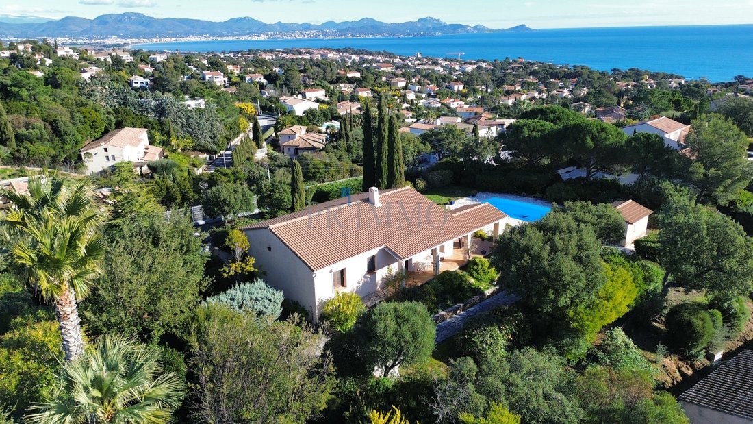 Villa in Frejus, Provence-Alpes-Côte d'Azur, France 2 - 15778681
