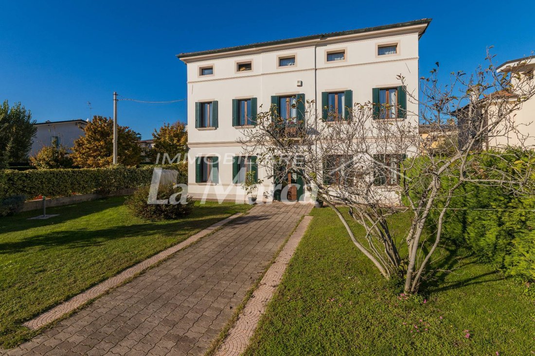 House in Cathedral - Piazza dei Signori, Treviso, Italy 1 - 17003164