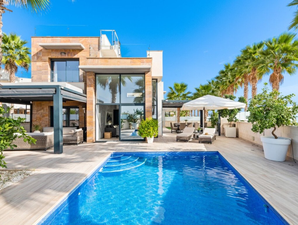 Villa in Cabo Roig, Orihuela, Valencian Community 1 - 17005531