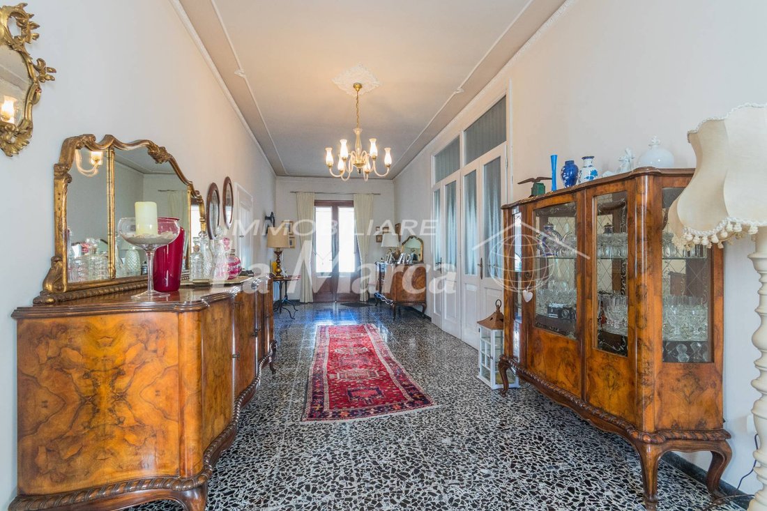 House in Cathedral - Piazza dei Signori, Treviso, Italy 5 - 17003164