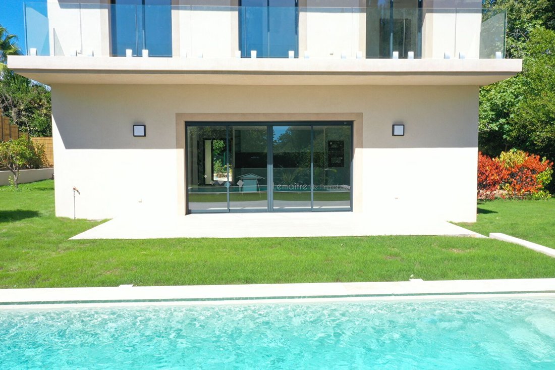 Villa in Mougins, Provence-Alpes-Côte d'Azur, France 2 - 17005069