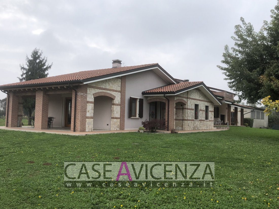 Villa in Grisignano di Zocco, Veneto, Italy 1 - 17006263