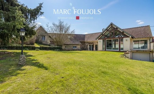 House in Clermont, Hauts-de-France, France 1