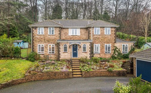 House in Hammer, Beacon Hill, England 1