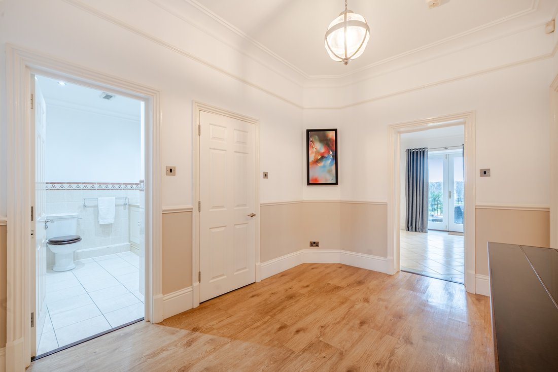 Apartment in Kingswood, Reigate and Banstead, England 4 - 17005004