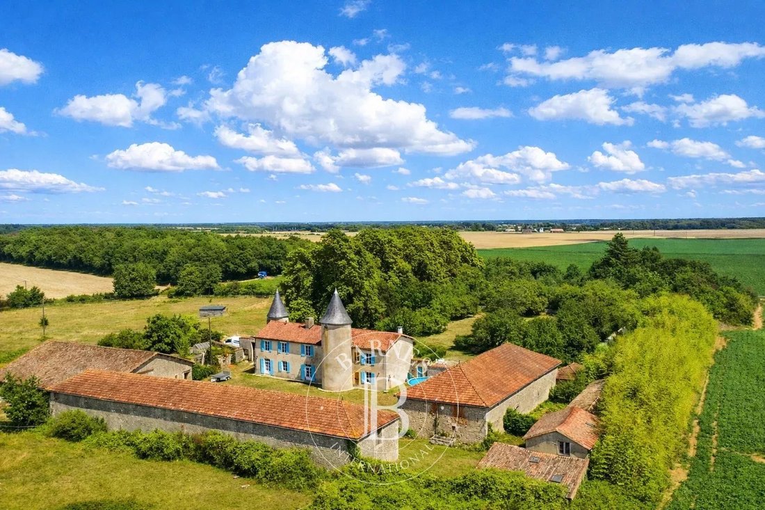 House in Val-de-Comporte, Nouvelle-Aquitaine, France 1 - 16136039
