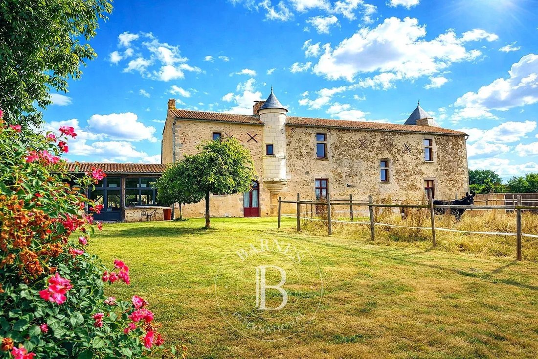 Estate in Coulonges-Thouarsais, Nouvelle-Aquitaine, France 5 - 16991024