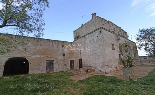 Estate in Center, Carovigno, Apulia 1