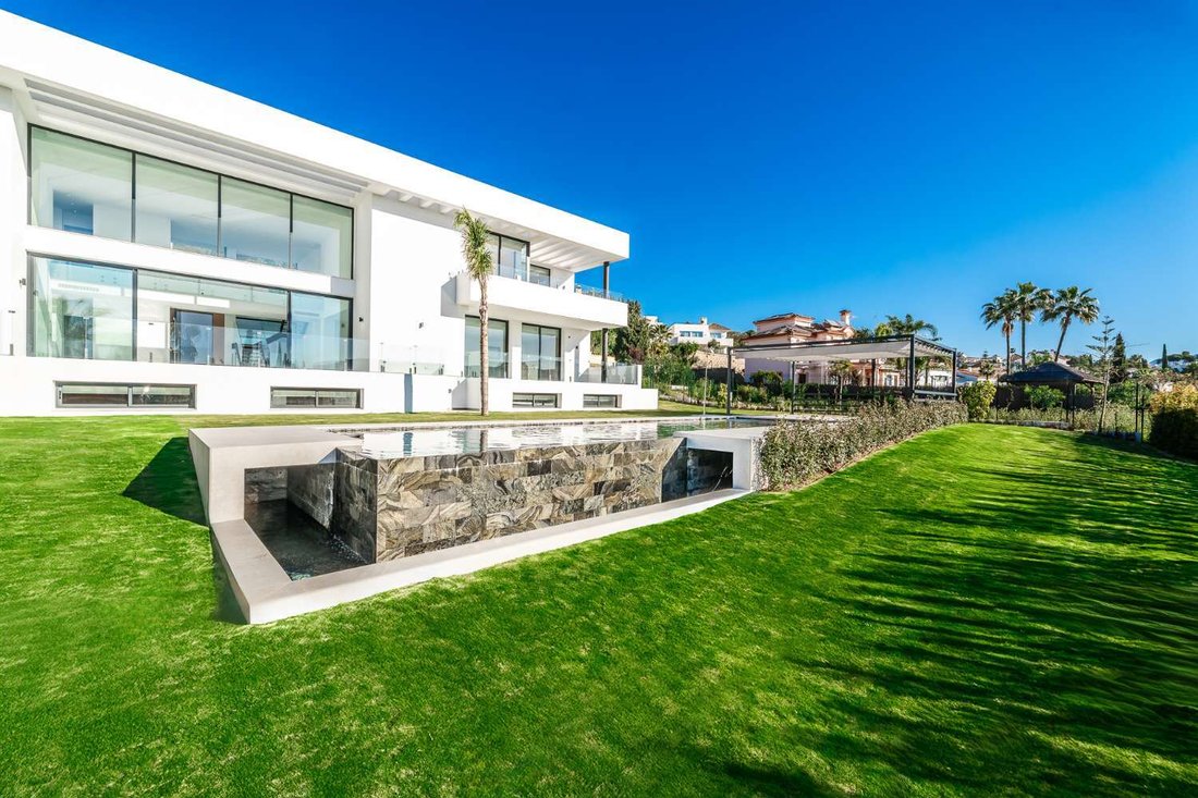 Villa in El Paraíso, Benahavis, Spain 5 - 17006069