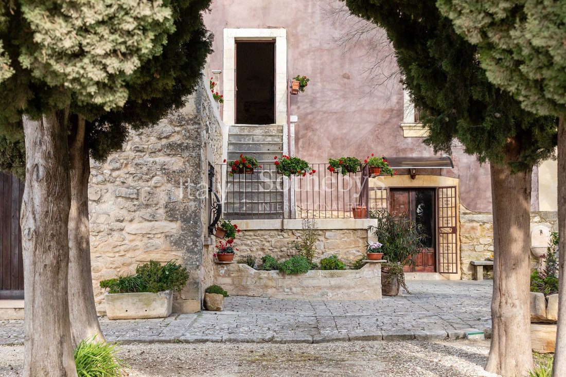 House in Chiaramonte Gulfi, Sicily, Italy 4 - 16962863