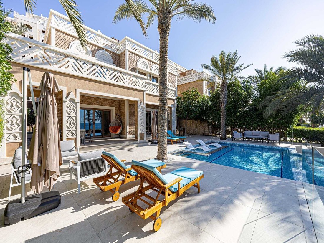 Villa in Palm Jumeirah, Dubai, United Arab Emirates 1 - 15885507