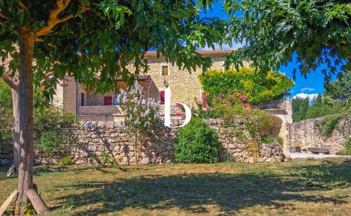 Casa a Barjac, Occitania, Francia 1