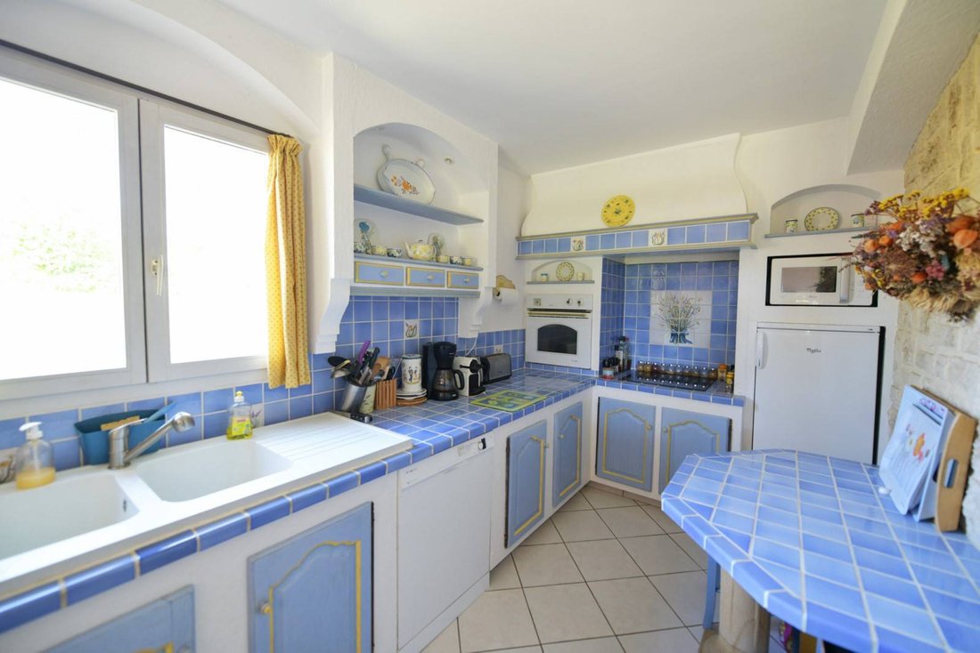 Villa in Nevons-route d'Apt, L'Isle-sur-la-Sorgue, France 5 - 17005059