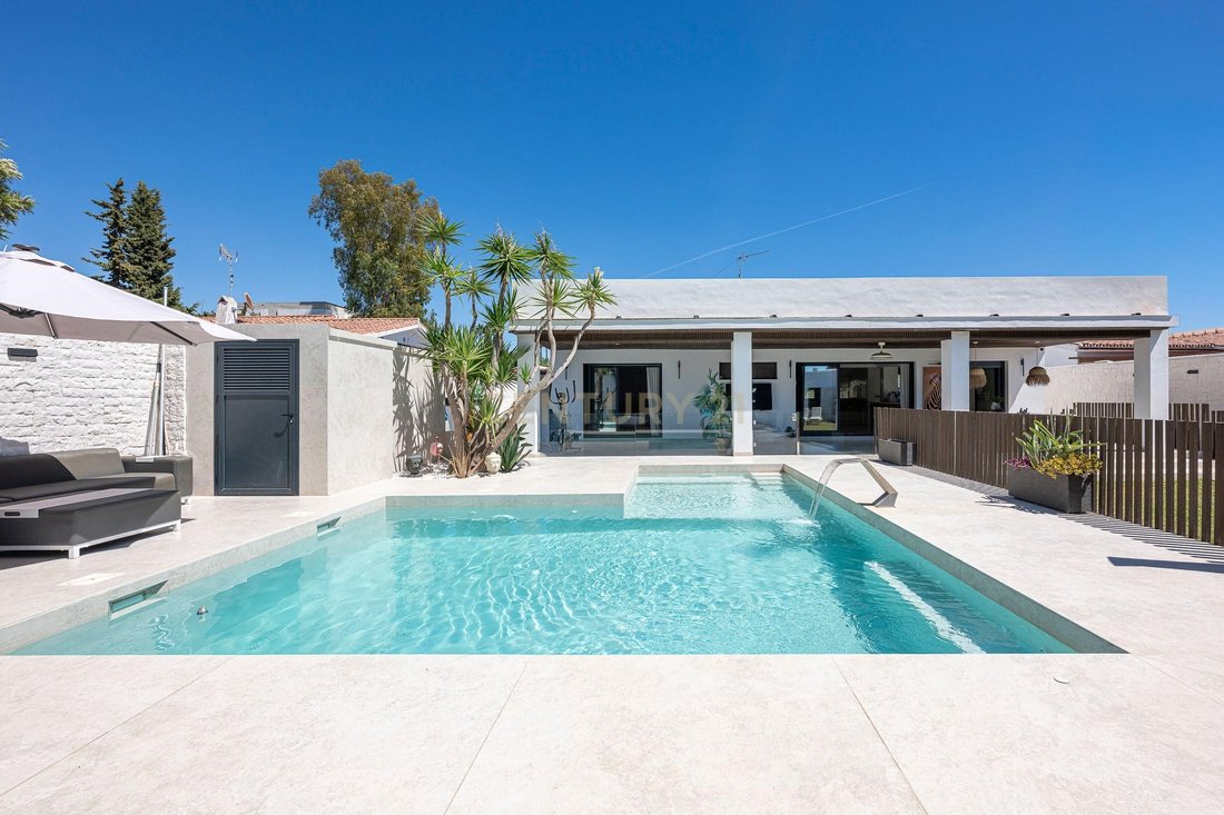 Villa in Atalaya-Isdabe, Estepona, Andalusia 2 - 16154371