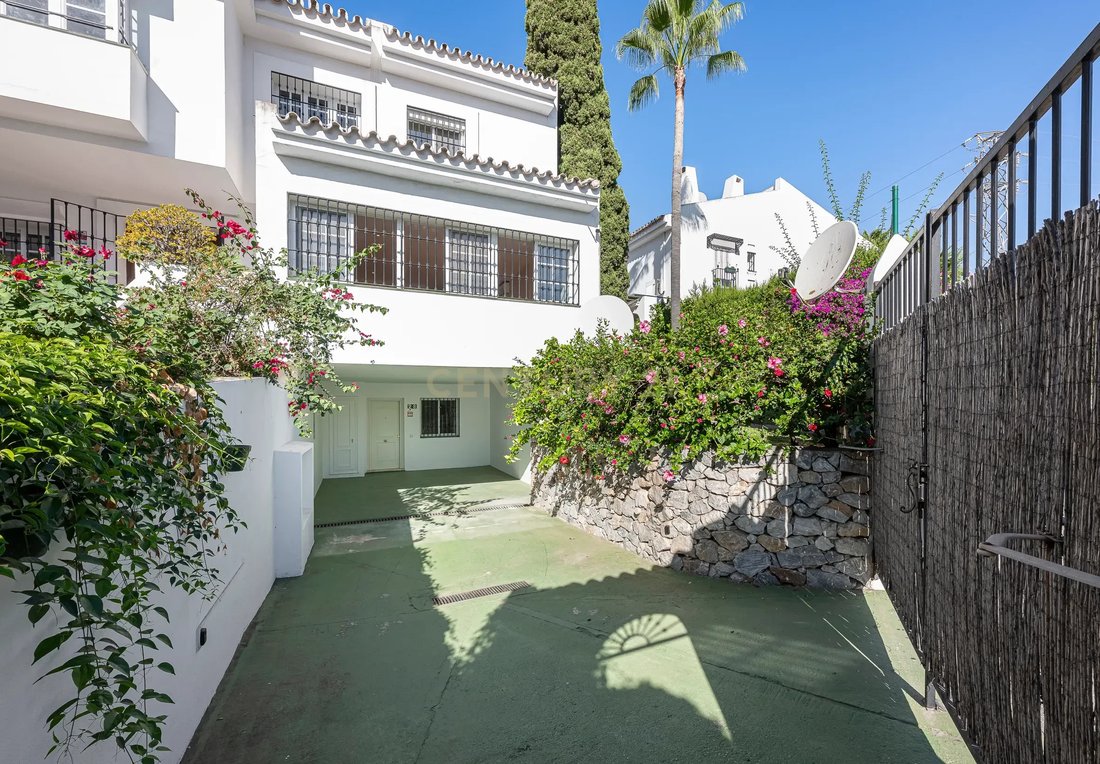 Villa in Nueva Andalucia, Marbella, Spain 2 - 16184899
