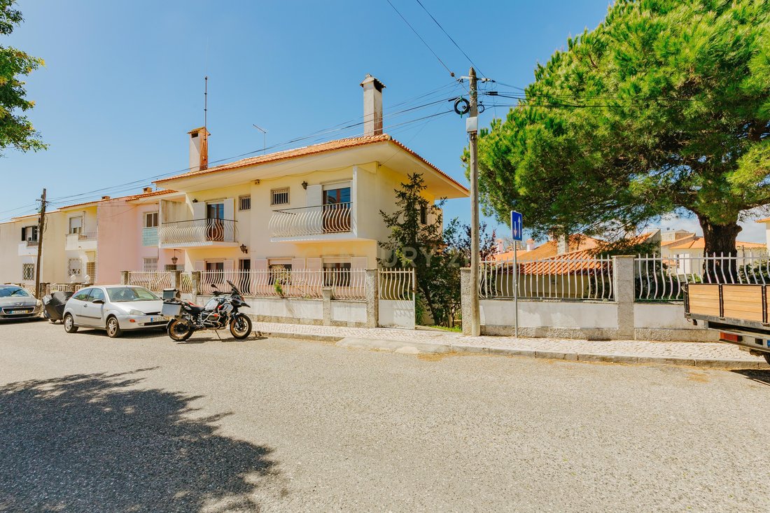 Villa in Carcavelos e Parede, Lisbon, Portugal 2 - 15488069