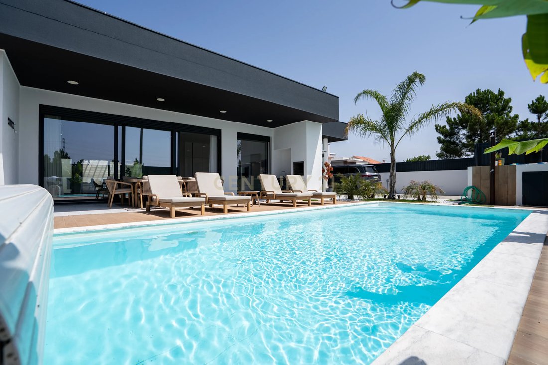 Villa in Quinta do Anjo, Setubal, Portugal 1 - 16387750