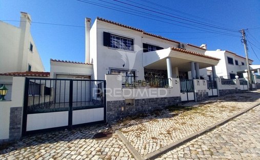 House in Santo Isidoro, Lisbon, Portugal 1