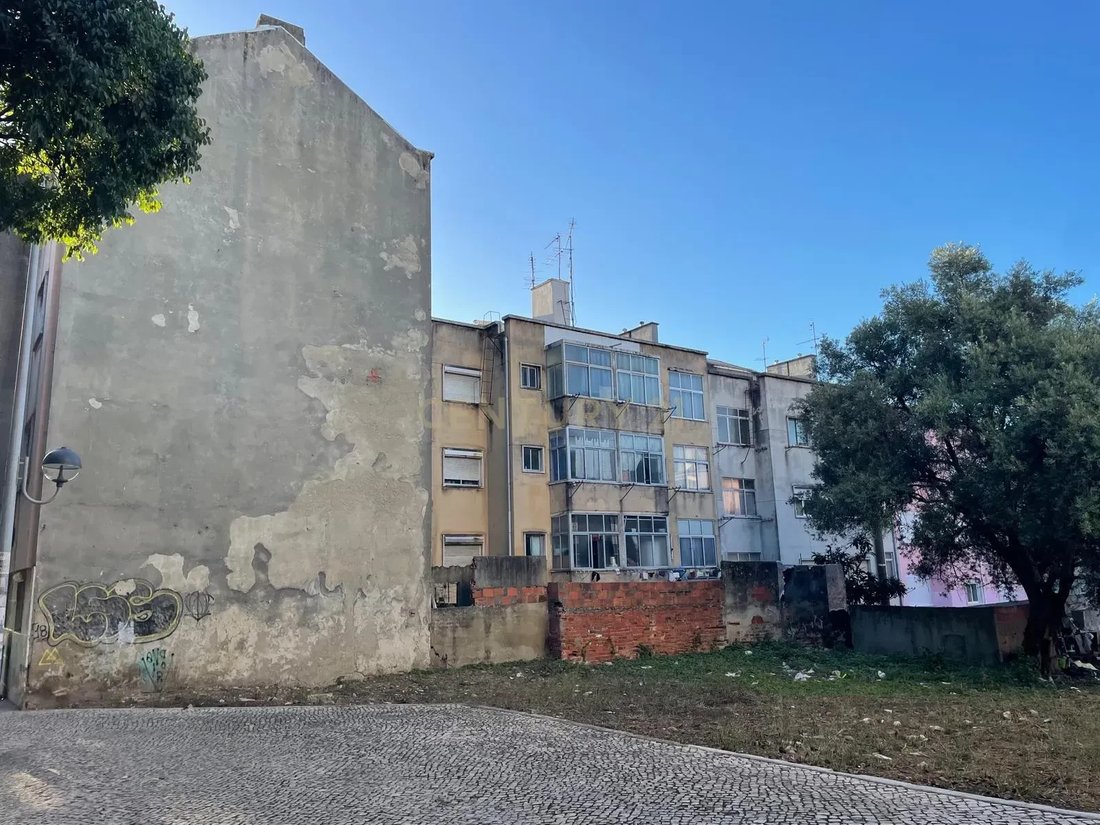 Land in Falagueira-Venda Nova, Lisbon, Portugal 1 - 14783174